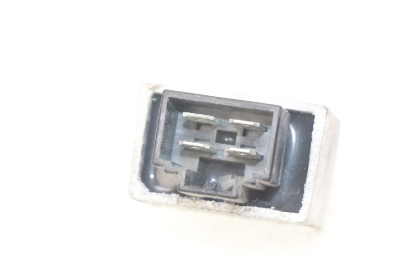 photo de CHARGING REGULATOR PEUGEOT LUDIX 50 (2008 - 2017) - Zoom on usage condition