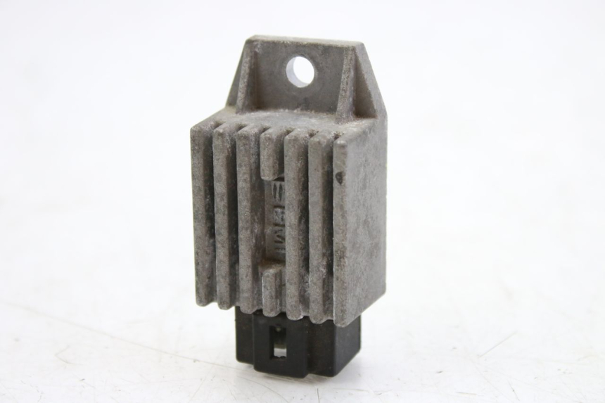 photo de CHARGING REGULATOR PEUGEOT LUDIX 50 (2008 - 2017) - Alternative perspective