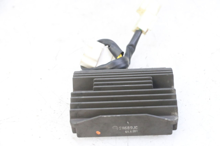 photo de REGULATOR PIAGGIO MP3 LT 300 (2010 - 2016) - Zoom on usage condition