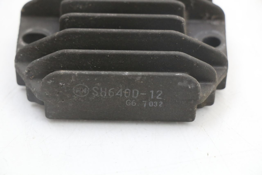 photo de CHARGING REGULATOR PIAGGIO MP3 125 (2006 - 2014) - Alternative perspective