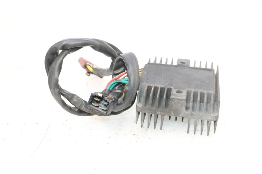 photo de CHARGING REGULATOR PIAGGIO MP3 RL 250 (2006 - 2010) - Alternative perspective