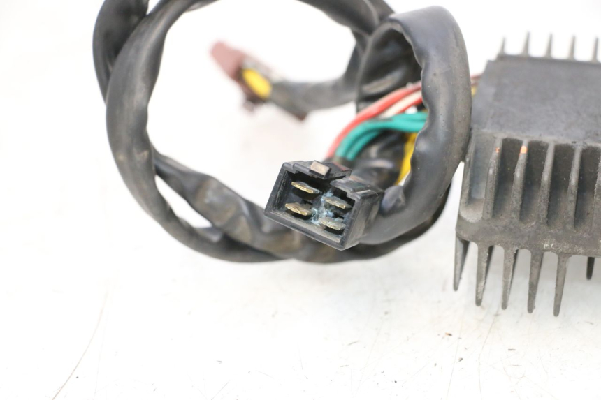 photo de CHARGING REGULATOR PIAGGIO MP3 RL 250 (2006 - 2010) - Technical close-up