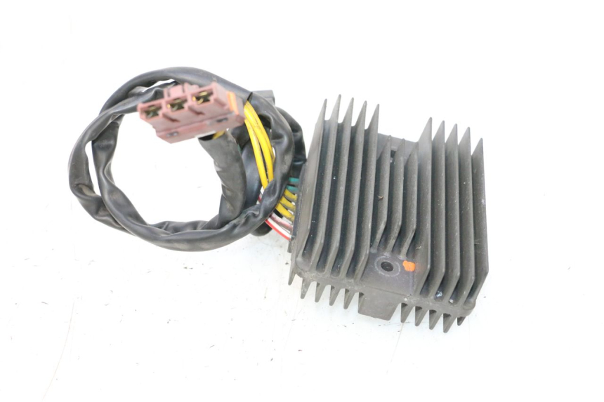 photo de CHARGING REGULATOR PIAGGIO MP3 RL 250 (2006 - 2010) - Fixing points details
