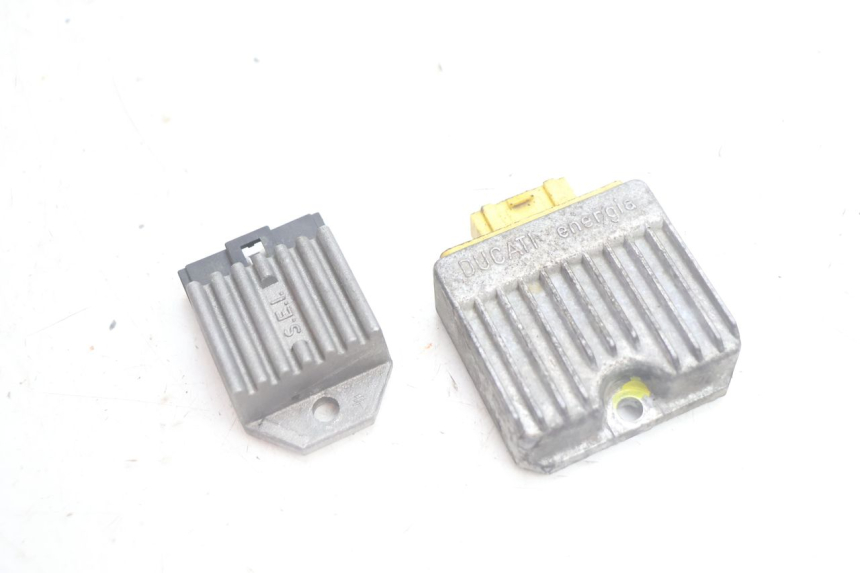 photo de CHARGING REGULATOR PIAGGIO NEW TYPHOON 50 (2018 - 2021) - Component detail