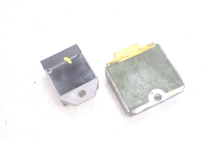 photo de CHARGING REGULATOR PIAGGIO NEW TYPHOON 50 (2018 - 2021) - Alternative perspective