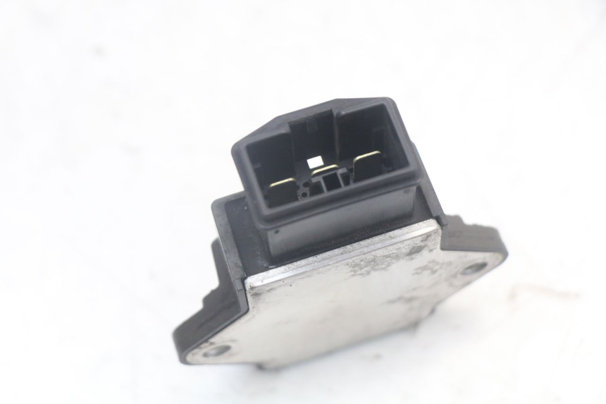 photo de CHARGING REGULATOR HONDA NTV DEAUVILLE 650 (1998 - 2001) - Zoom on usage condition