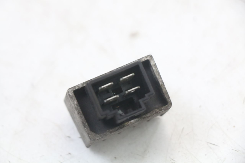 photo de CHARGING REGULATOR PEUGEOT ELYSTAR 50 (2002 - 2014) - Alternative perspective