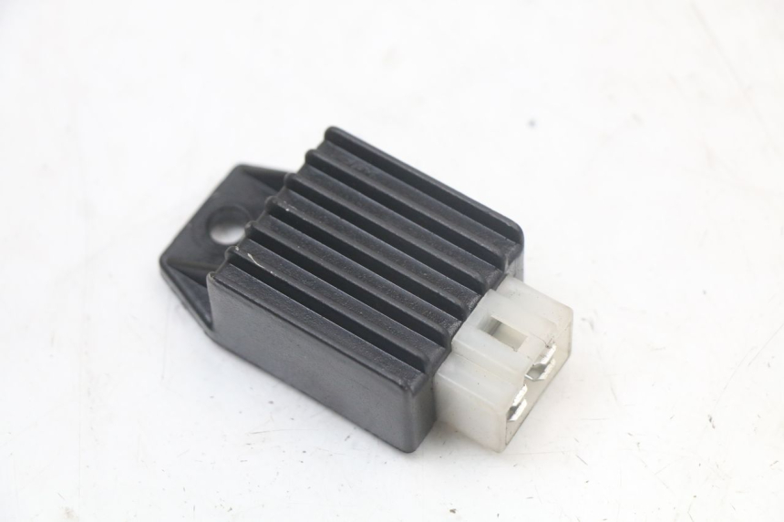 photo de CHARGING REGULATOR PEUGEOT KISBEE 2T 50 (2010 - 2017) - Main view