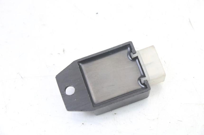 photo de CHARGING REGULATOR PEUGEOT KISBEE 2T 50 (2010 - 2017) - Alternative perspective