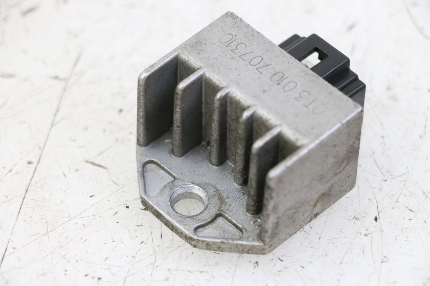 photo de CHARGING REGULATOR PEUGEOT KISBEE 4T 50 (2010 - 2017) - Zoom on usage condition