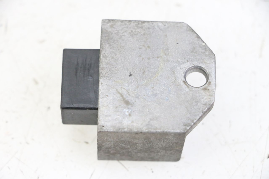 photo de CHARGING REGULATOR PEUGEOT TWEET 4T 50 (2014 - 2019) - Zoom on usage condition