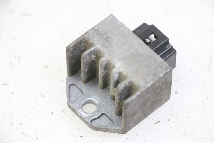 photo de CHARGING REGULATOR PEUGEOT TWEET 4T 50 (2014 - 2019) - Alternative perspective