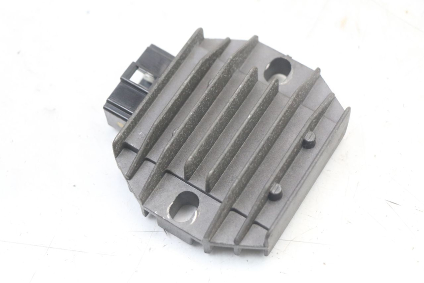 photo de REGULATOR PIAGGIO BEVERLY 125 (1998 - 2005) - Component detail