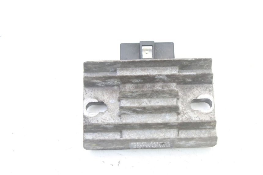 photo de CHARGING REGULATOR PIAGGIO VESPA GRANTURISMO 125 (2003 - 2007) - Component detail