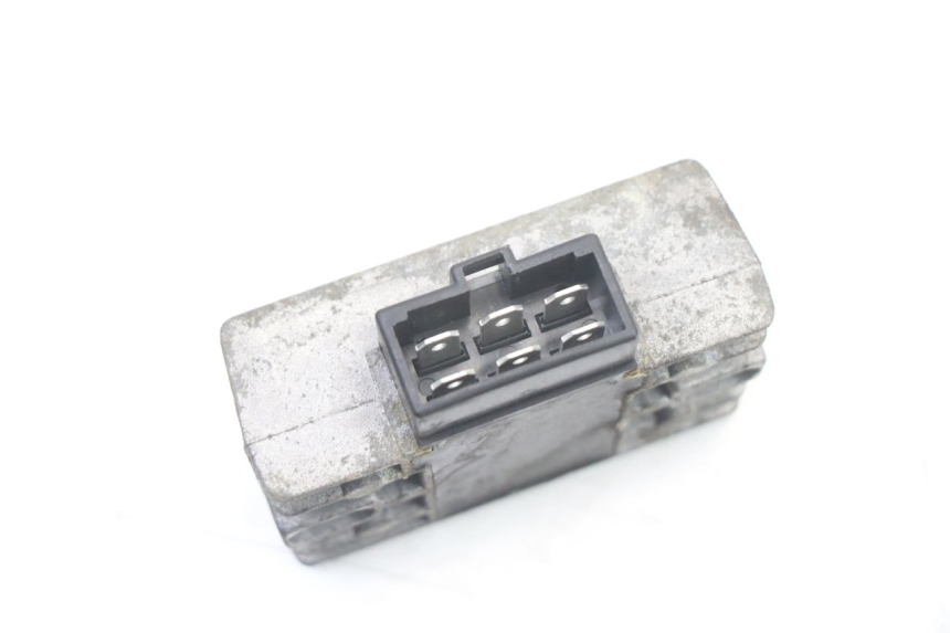 photo de CHARGING REGULATOR PIAGGIO VESPA GRANTURISMO 125 (2003 - 2007) - Zoom on usage condition