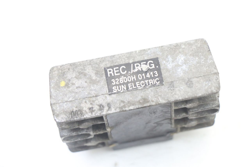 photo de CHARGING REGULATOR PIAGGIO VESPA GRANTURISMO 125 (2003 - 2007) - Technical close-up