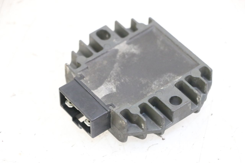 photo de REGULATOR PIAGGIO VESPA GRANTURISMO 200 (2004 - 2005) - Component detail