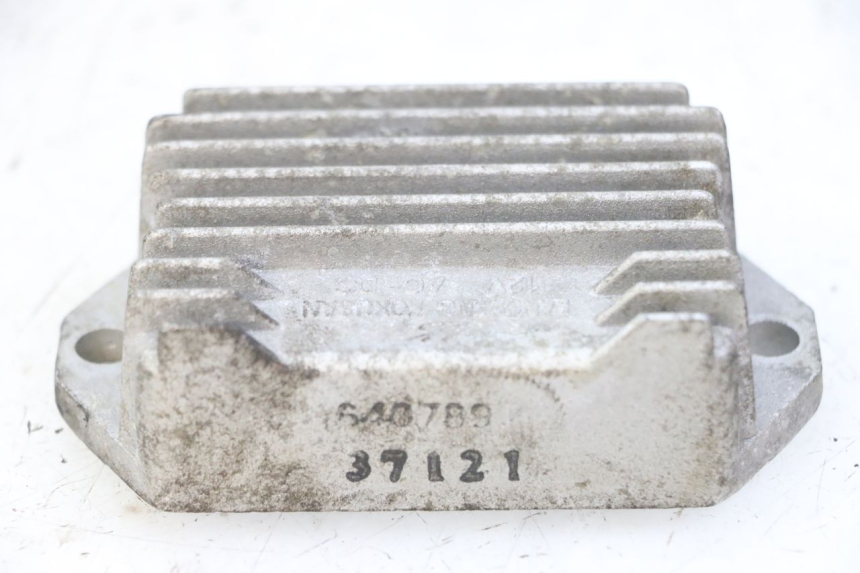 photo de CHARGING REGULATOR PIAGGIO VESPA S 2T 50 (2007 - 2014) - Alternative perspective