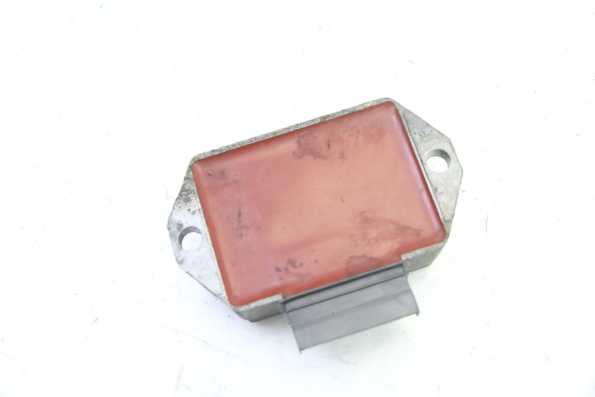 photo de CHARGE REGULATOR GILERA RUNNER SL 50 (2006 - 2009) - Alternative perspective
