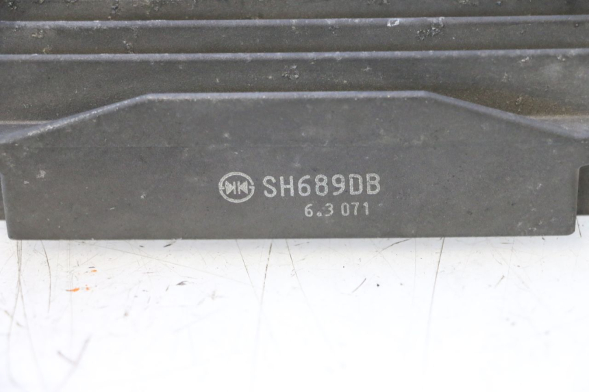 photo de CHARGING REGULATOR PEUGEOT SATELIS COMPRESSOR K15 125 (2006 - 2009) - Surface and material condition