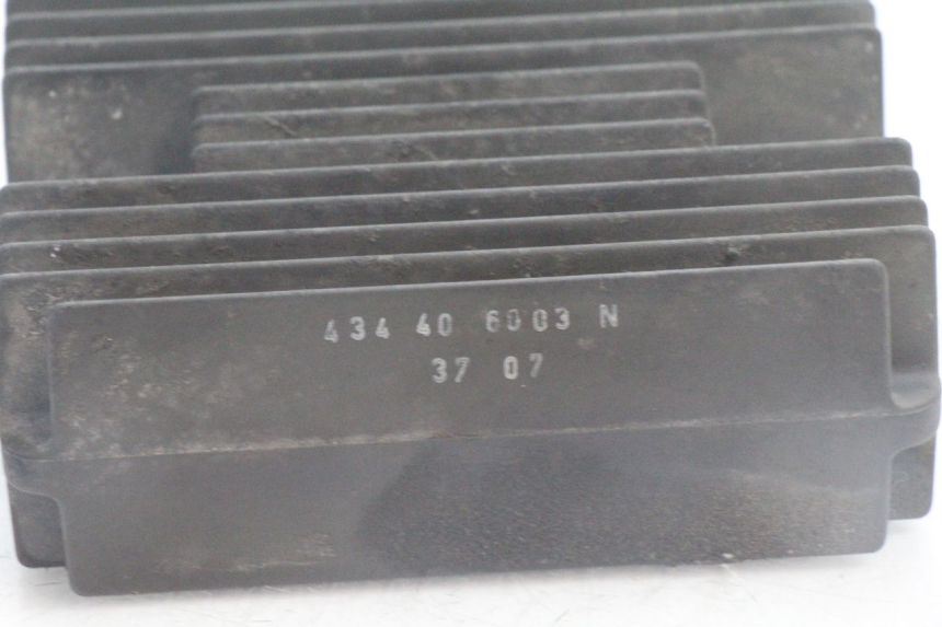 photo de CHARGING REGULATOR PEUGEOT SATELIS 125 (2006 - 2009) - Zoom on usage condition