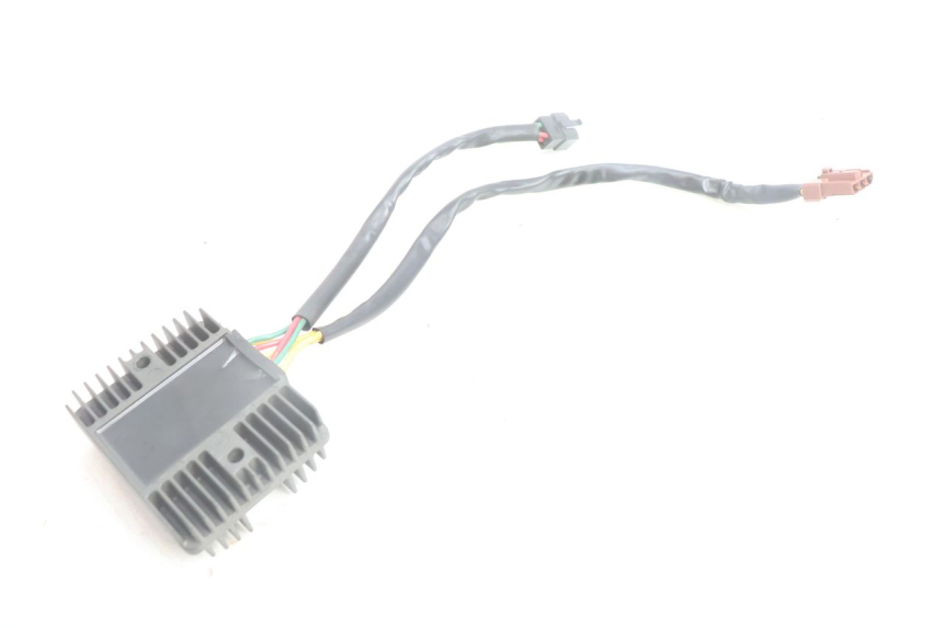 photo de CHARGING REGULATOR PEUGEOT SATELIS 125 (2006 - 2009) - Alternative perspective