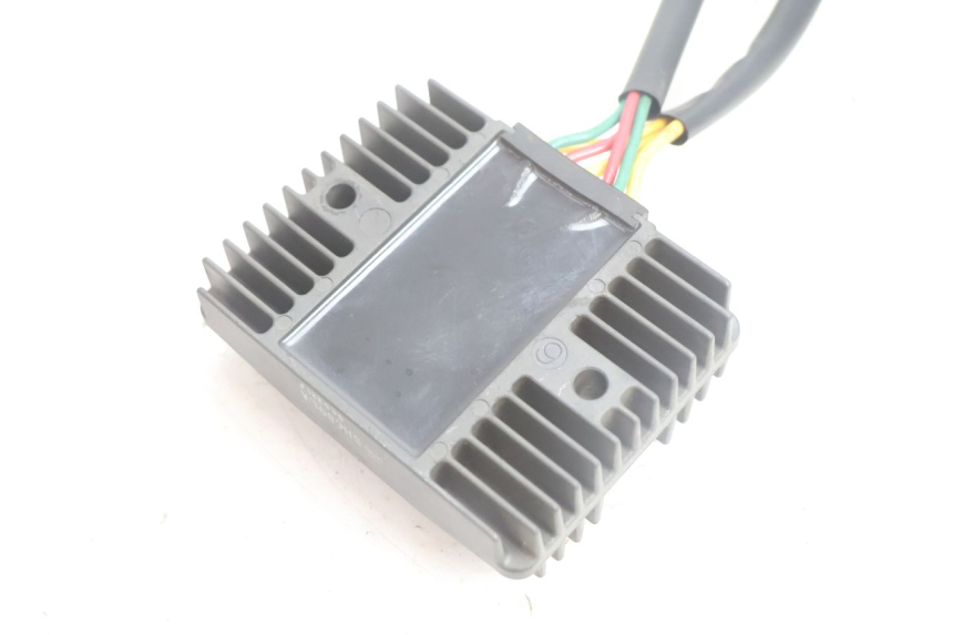 photo de CHARGING REGULATOR PEUGEOT SATELIS 125 (2006 - 2009) - Technical close-up