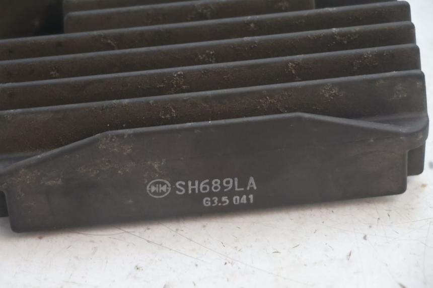 photo de REGULATOR PEUGEOT SATELIS 125 (2013 - 2018) - Zoom on usage condition
