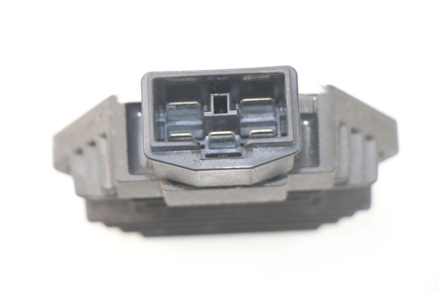 photo de REGULATOR HONDA SES DYLAN 125 (2002 - 2006) - Zoom on usage condition