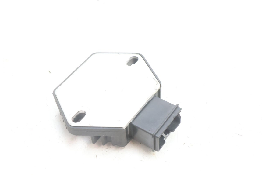 photo de REGULATOR HONDA SH 125 (2001 - 2003) - Zoom on usage condition