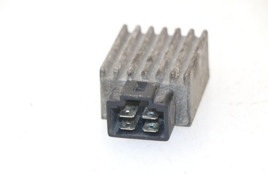 photo de CHARGING REGULATOR PEUGEOT SPEEDFIGHT LC 50 (1996 - 2002) - Zoom on usage condition