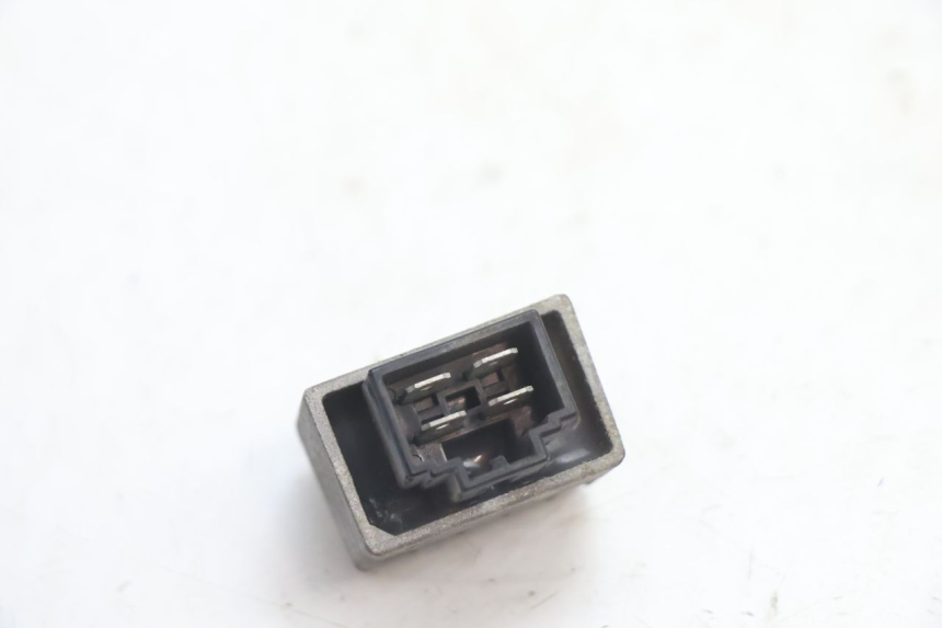 photo de CHARGING REGULATOR PEUGEOT SPEEDFIGHT LC 50 (1996 - 2002) - Alternative perspective