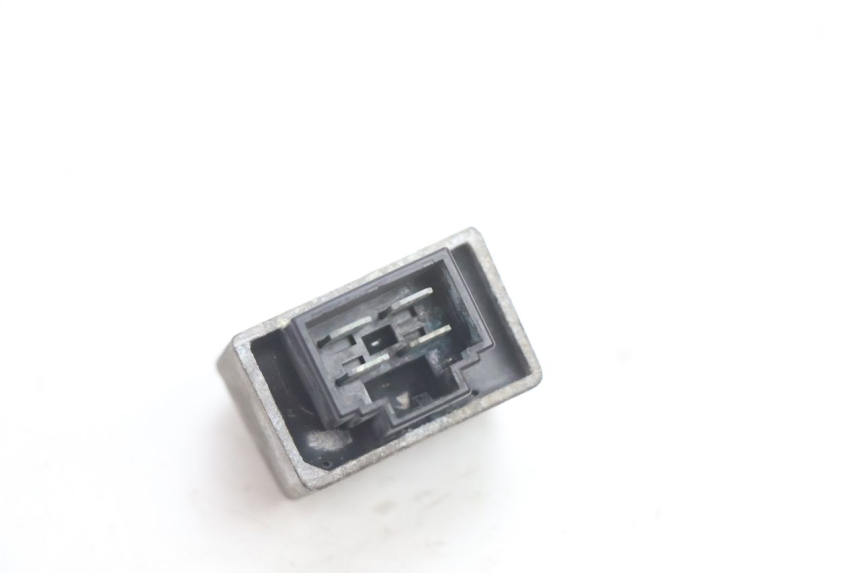 photo de CHARGING REGULATOR PEUGEOT SPEEDFIGHT LC 50 (1996 - 2002) - Zoom on usage condition