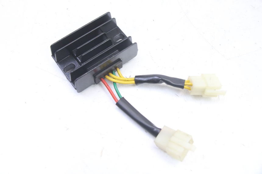 photo de REGULATOR PEUGEOT STREETZONE I 2T 50 (2018 - 2020) - Zoom on usage condition