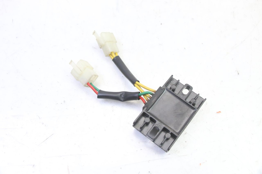 photo de REGULATOR PEUGEOT STREETZONE I 2T 50 (2018 - 2020) - Alternative perspective