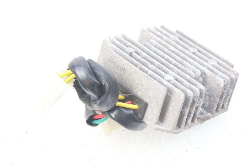 photo de REGULATOR KYMCO SUPER 8 4T 50 (2018 - 2020) - Alternative perspective