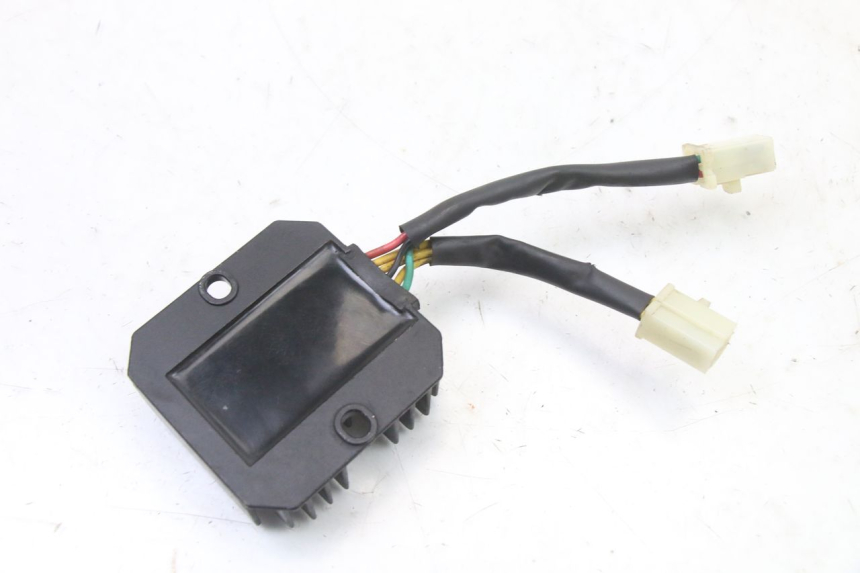 photo de CHARGING REGULATOR SYM FIDDLE 3 III 125 (2014 - 2020) - Alternative perspective