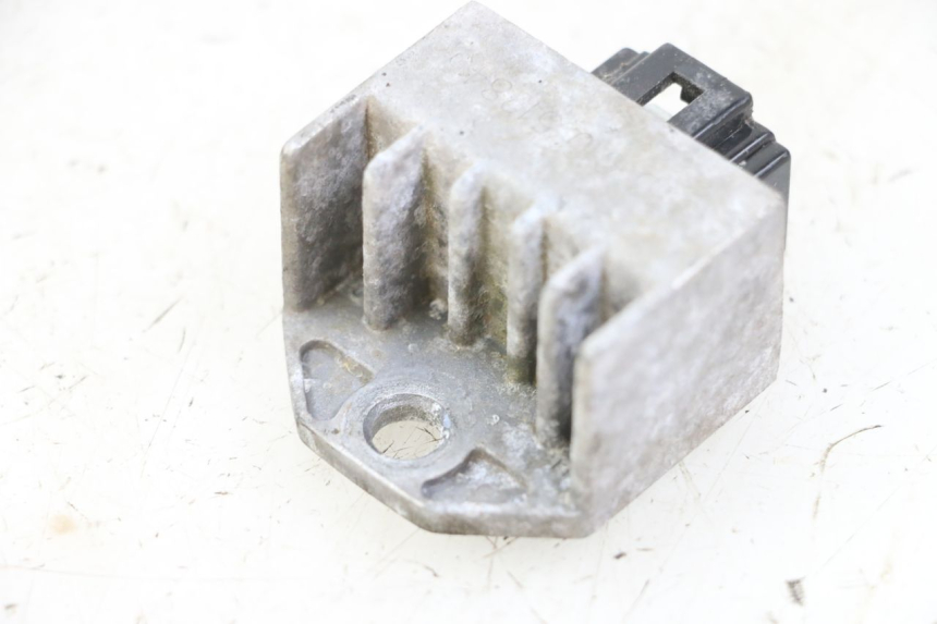 photo de CHARGING REGULATOR SYM ORBIT 2 4T 50 (2008 - 2017) - Alternative perspective