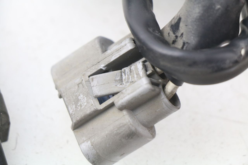 photo de CHARGING REGULATOR YAMAHA TDM ABS 900 (2002 - 2014) - Alternative perspective