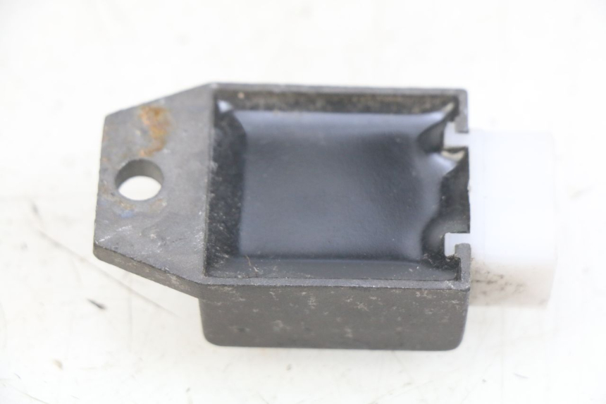 photo de CHARGING REGULATOR PEUGEOT TKR TREKKER FURIOUS 50 (2005 - 2014) - Zoom on usage condition