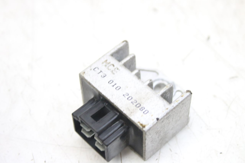 photo de CHARGING REGULATOR PEUGEOT TWEET 4T 50 (2010 - 2014) - Alternative perspective