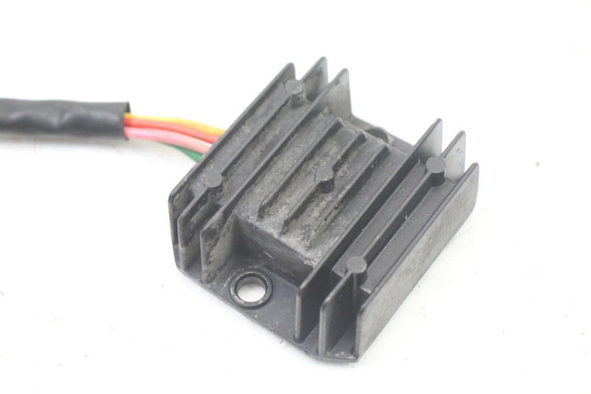 photo de CHARGING REGULATOR PEUGEOT TWEET 4T 50 (2018 - 2022) - Zoom on usage condition