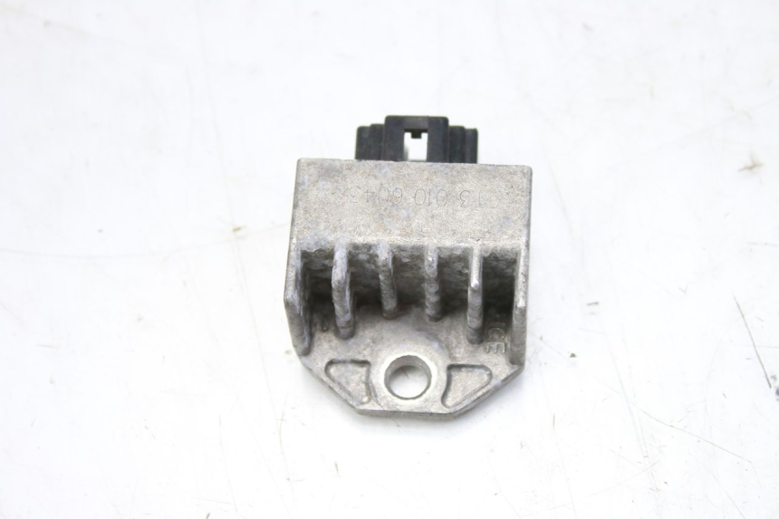 photo de CHARGING REGULATOR PEUGEOT TWEET 125 (2010 - 2017) - Alternative perspective