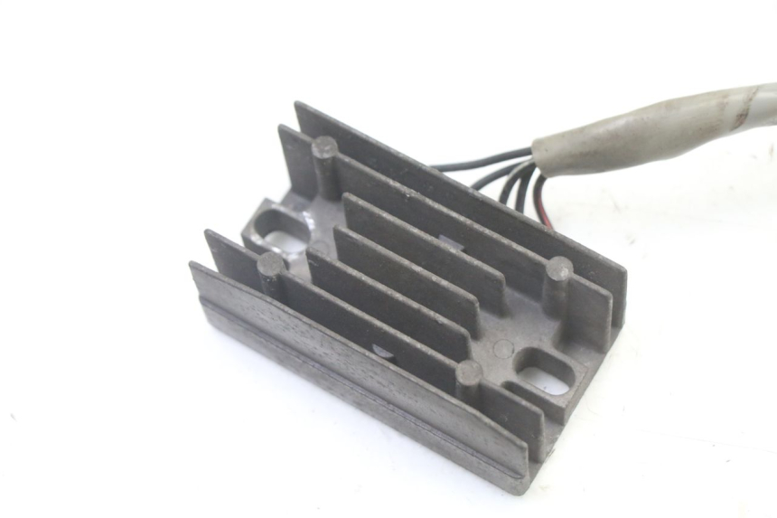 photo de CHARGING REGULATOR SUZUKI UH BURGMAN 125 (2002 - 2006) - Component detail