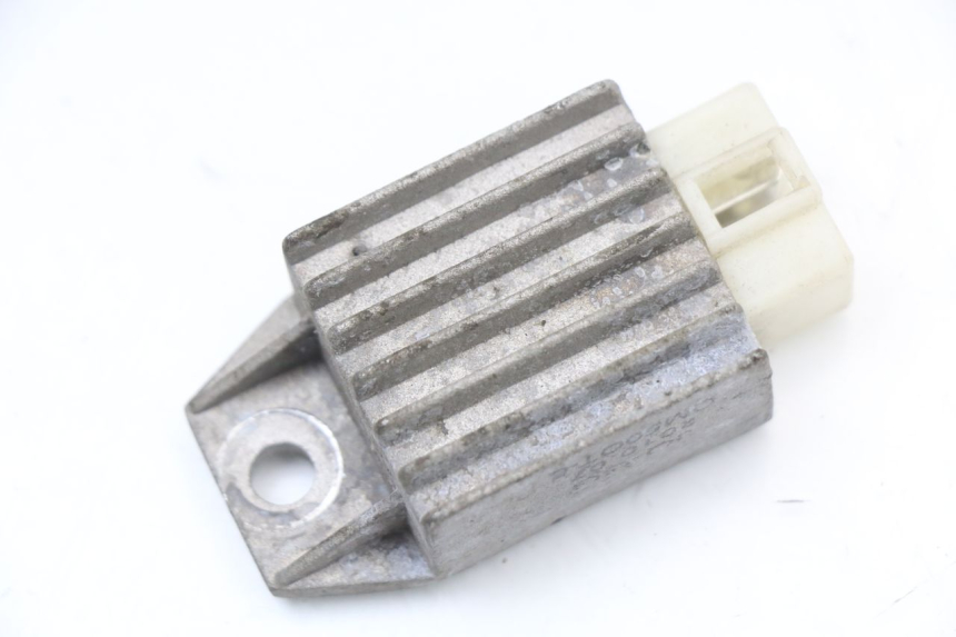 photo de CHARGING REGULATOR PEUGEOT V-CLIC VCLIC 50 (2007 - 2013) - Zoom on usage condition