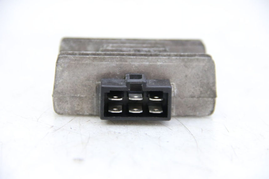 photo de CHARGING REGULATOR PIAGGIO VESPA GRANTURISMO 125 (2003 - 2007) - Component detail