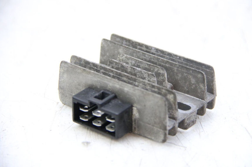 photo de CHARGING REGULATOR PIAGGIO VESPA GRANTURISMO 125 (2003 - 2007) - Alternative perspective