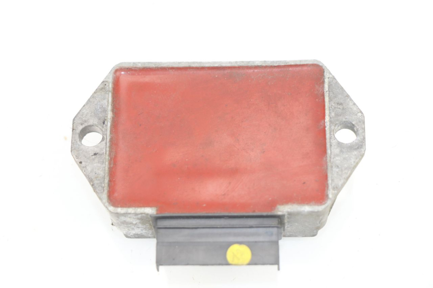 photo de CHARGING REGULATOR PIAGGIO VESPA LX 2T 50 (2005 - 2013) - Zoom on usage condition