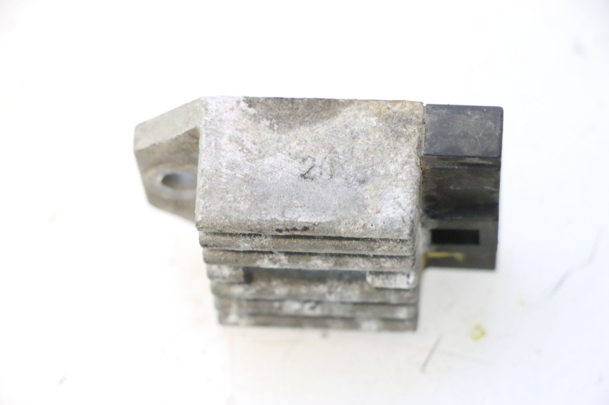 photo de CHARGING REGULATOR PIAGGIO VESPA PRIMAVERA 2T 50 (2013 - 2018) - Technical close-up