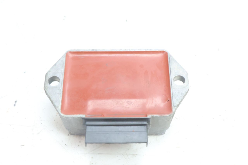 photo de CHARGING REGULATOR PIAGGIO VESPA S 2T 50 (2007 - 2014) - Alternative perspective